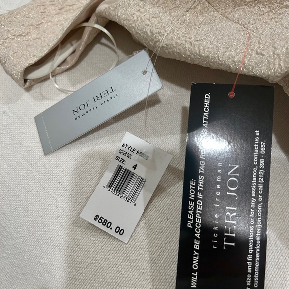 NWT Teri Jon MOB dress in gold. Size 4 - Picture 4 of 4